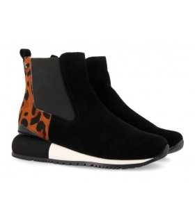 Deportivo con elásticos animal print