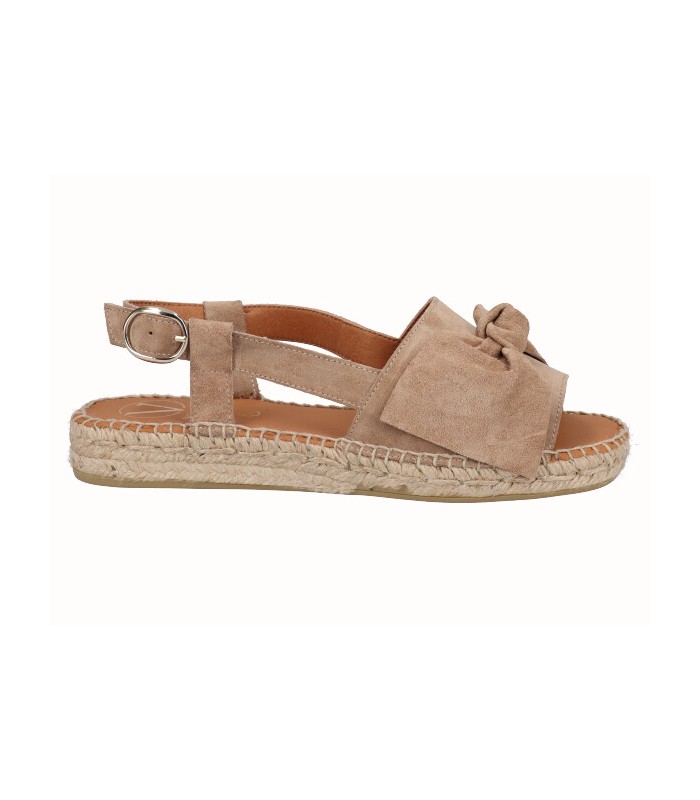 Sandalia plana en color taupe