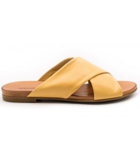 Sandalia para mujer en piel mostaza