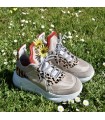 Deportivo con plataforma con animal print