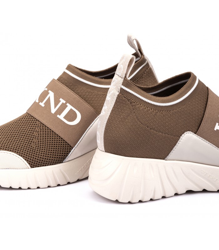 Deportivo con elástico en color camel