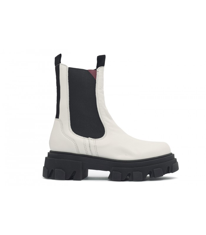 Bota con plataforma en color blanco