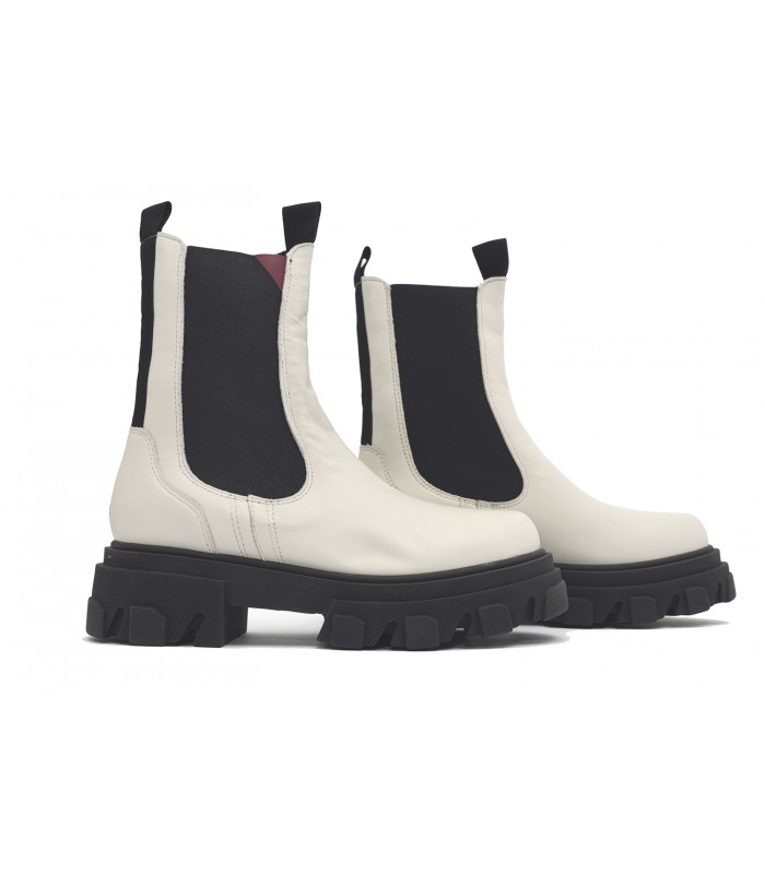 Bota con plataforma en color blanco