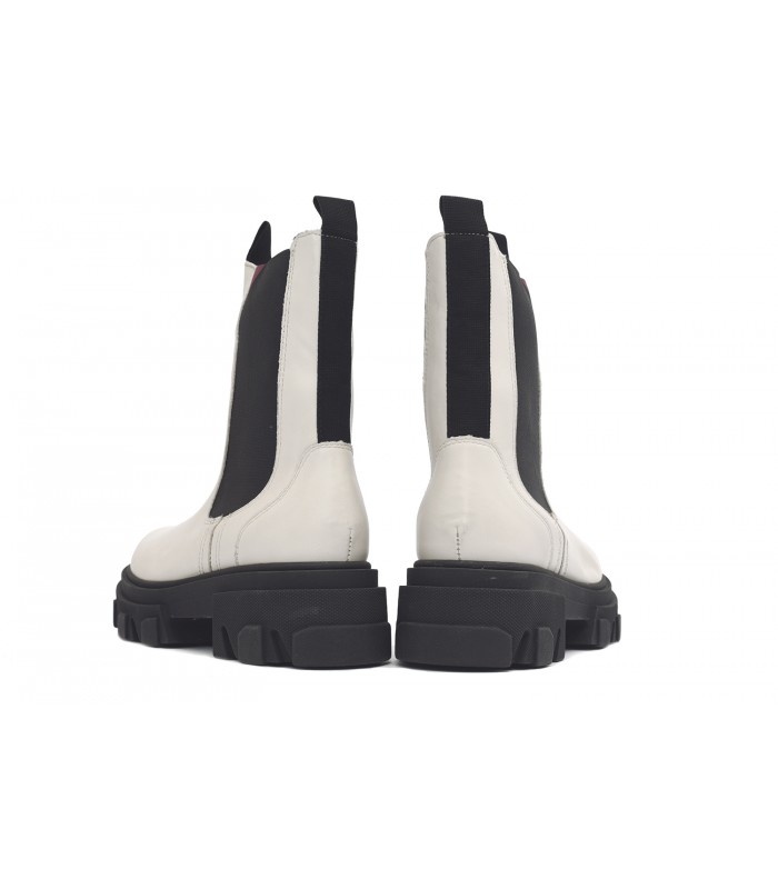 Bota con plataforma en color blanco
