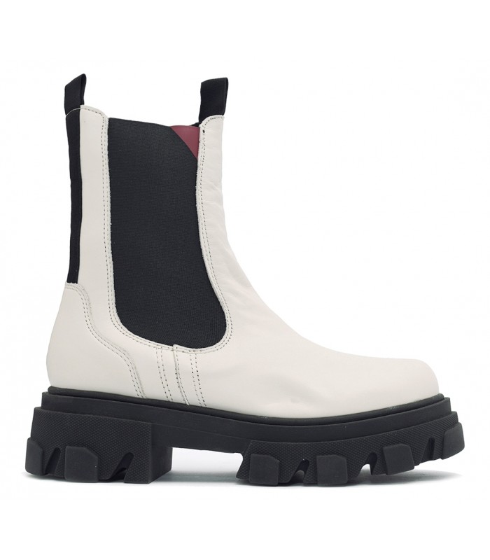 Bota con plataforma en color blanco