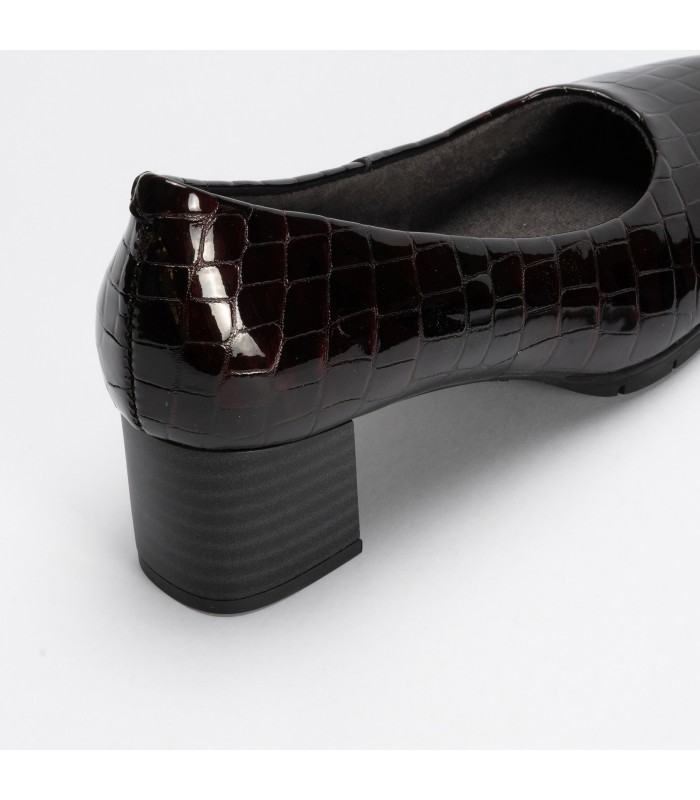 Zapato corte salón en color burdeos