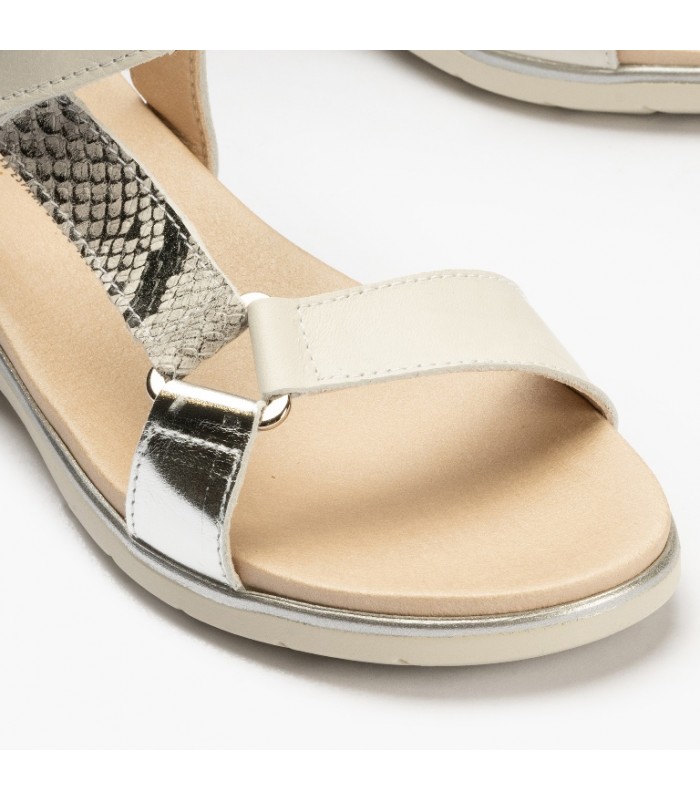 Sandalias de confort en color hielo con serpiente
