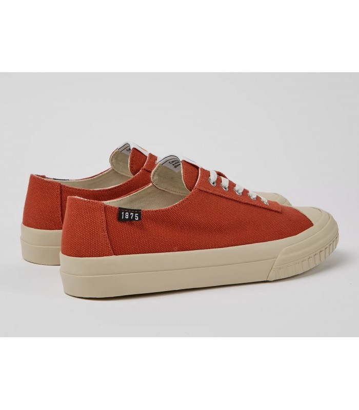 Deportivo en color caldera con cordones