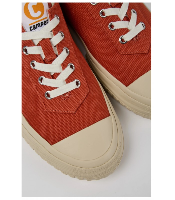 Deportivo en color caldera con cordones