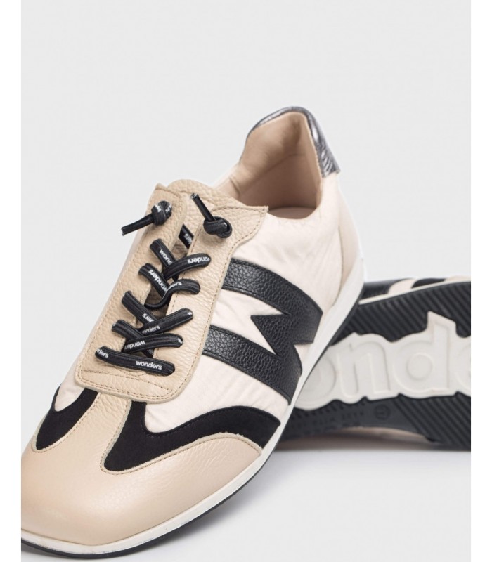 Deportivo para mujer combinado en color arena y negro