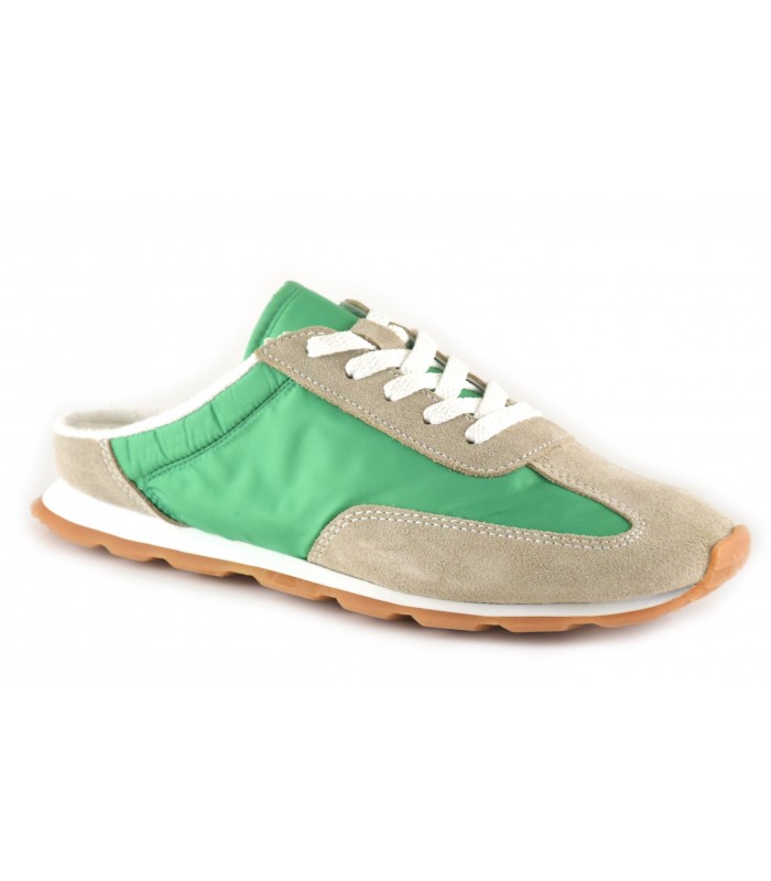 Deportivo de color verde con cierre de cordones