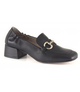 Mocasín en piel negra con estribo