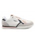 Deportivo de color blanco con cordones