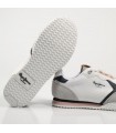 Deportivo de color blanco con cordones
