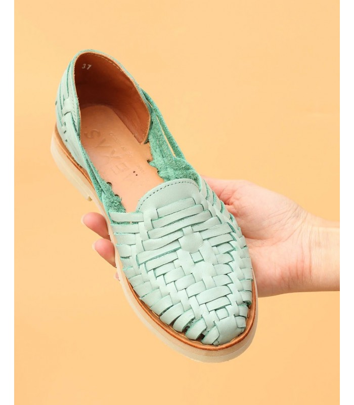 Mocasín para mujer con el corte trenzado en color turquesa
