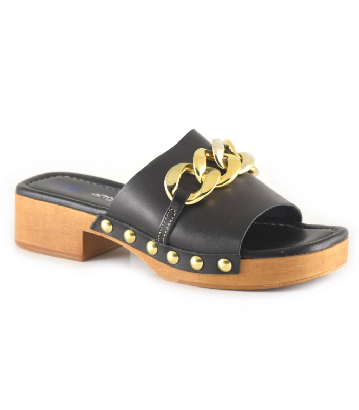 Zueco con tachas para mujer en color negro