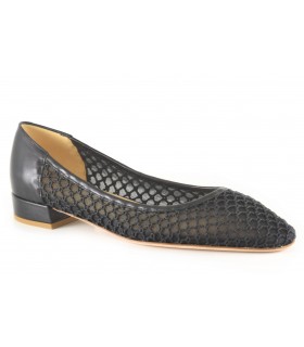 Zapato con rejilla en color negro