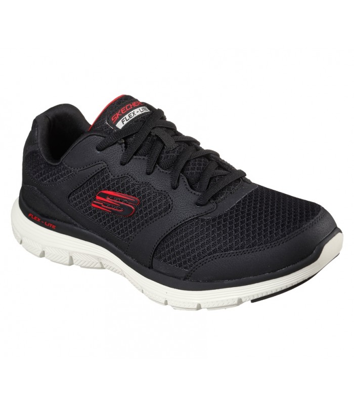 Deportivo de color negro con la suela en blanco