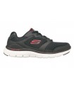 Deportivo de color negro con la suela en blanco