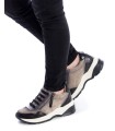 Deportivo de cordones en piel gris
