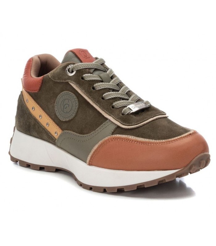 Deportivo de color caqui con cordones