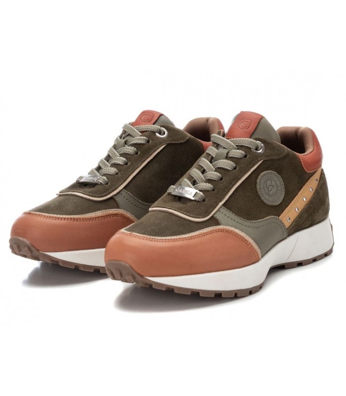 Deportivo de color caqui con cordones