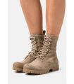 Botas estilo montaña en color taupe