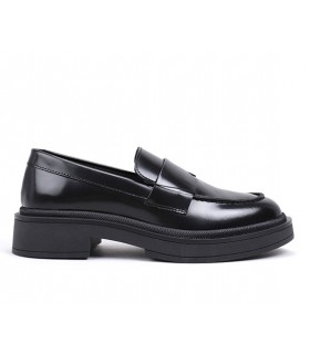 Mocasín de piel negra para mujer