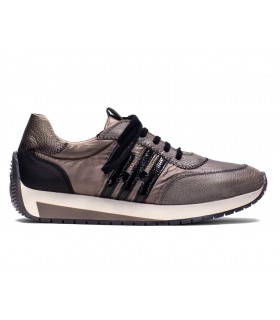 Deportivo en color asfalto con cordones