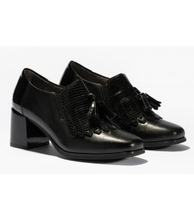 Mocasín de tacón para mujer con borlas 