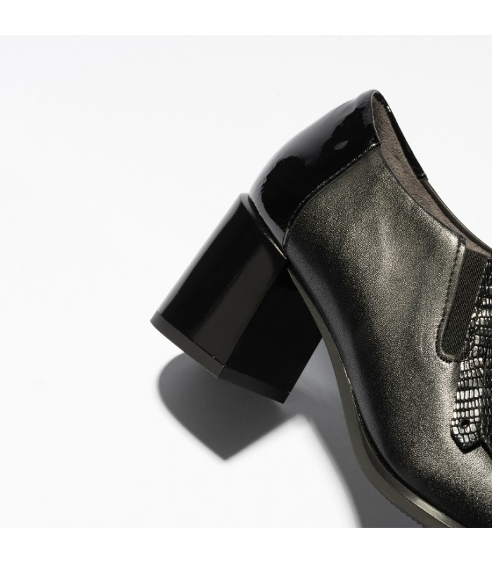 Mocasín de tacón para mujer con borlas 