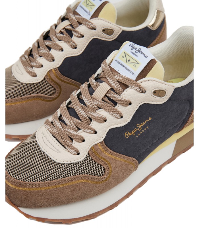 Deportivo para mujer en color arena
