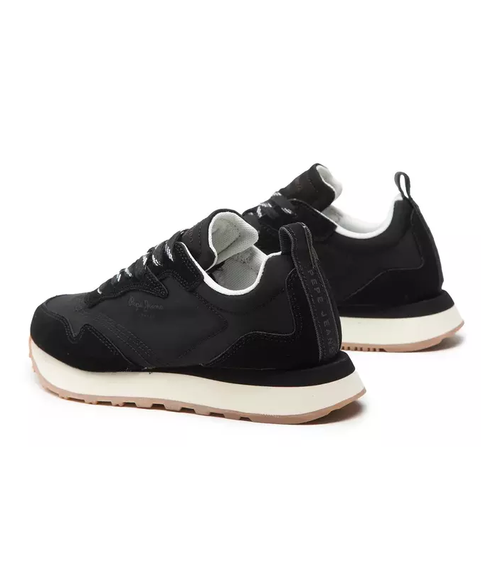 Deportivo de color negro con cordones 