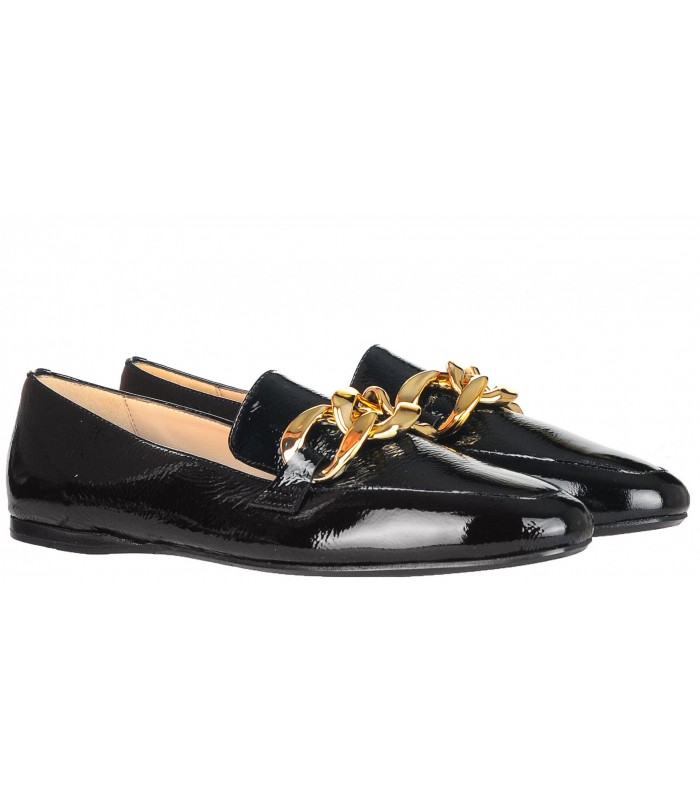 Mocasín con cadena en charol negro