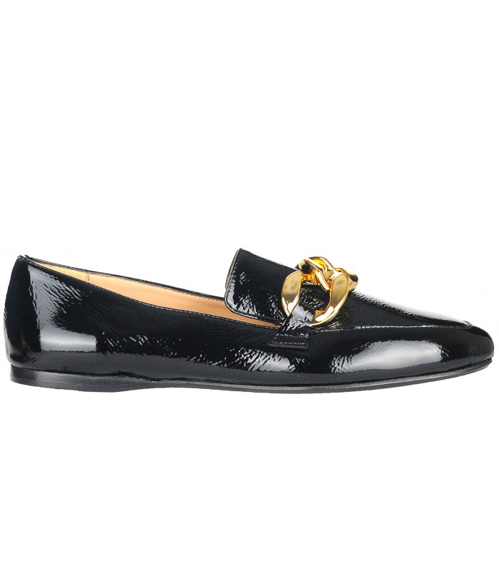 Mocasín con cadena en charol negro