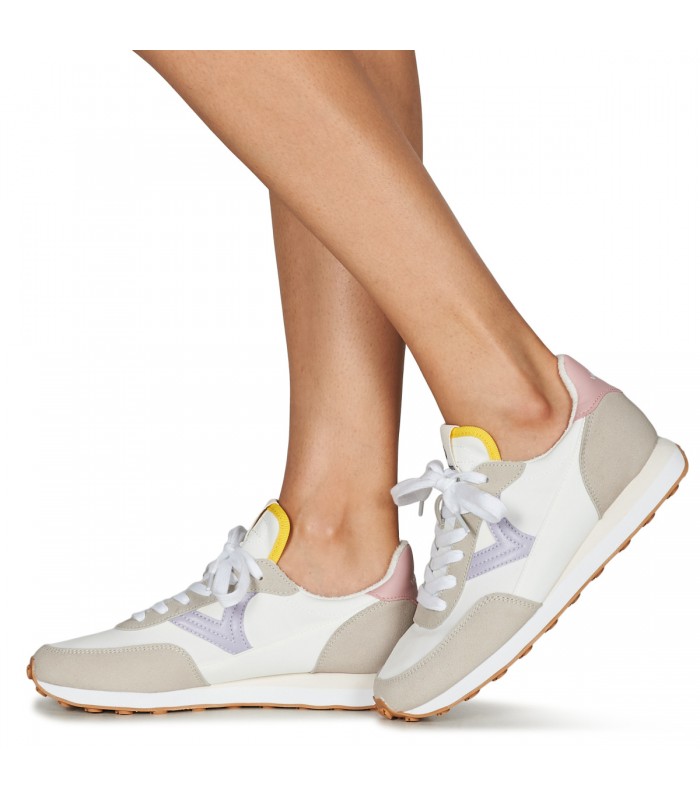 Deportivo de corte clásico en color blanco con lila 