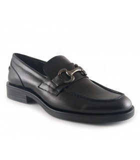 Mocasín de piel negra para mujer