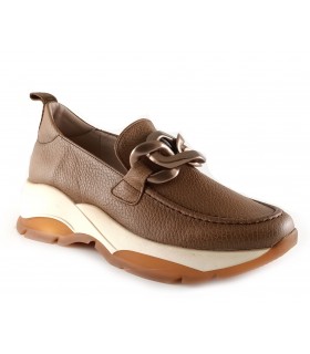 Mocasín con cadena en el empeine 