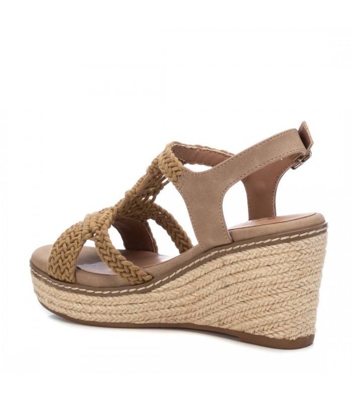 Sandalia para mujer de cuña en color taupe