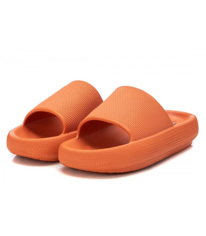 Chanclas de playa en color naranja