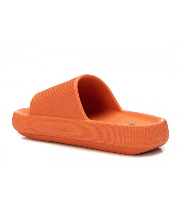 Chanclas de playa en color naranja