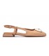 Zapatos con adorno en color camel