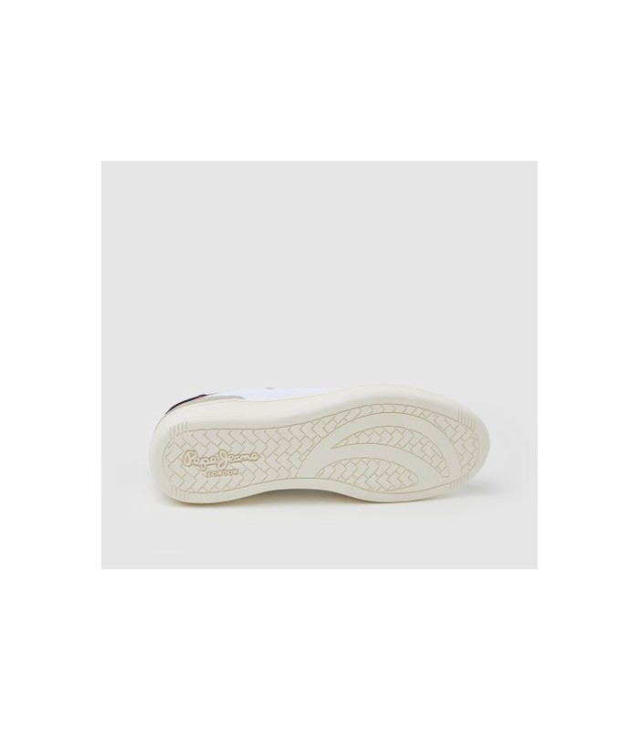 Deportivos en blanco con cordones de caballero