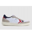 Deportivos en blanco con cordones de caballero