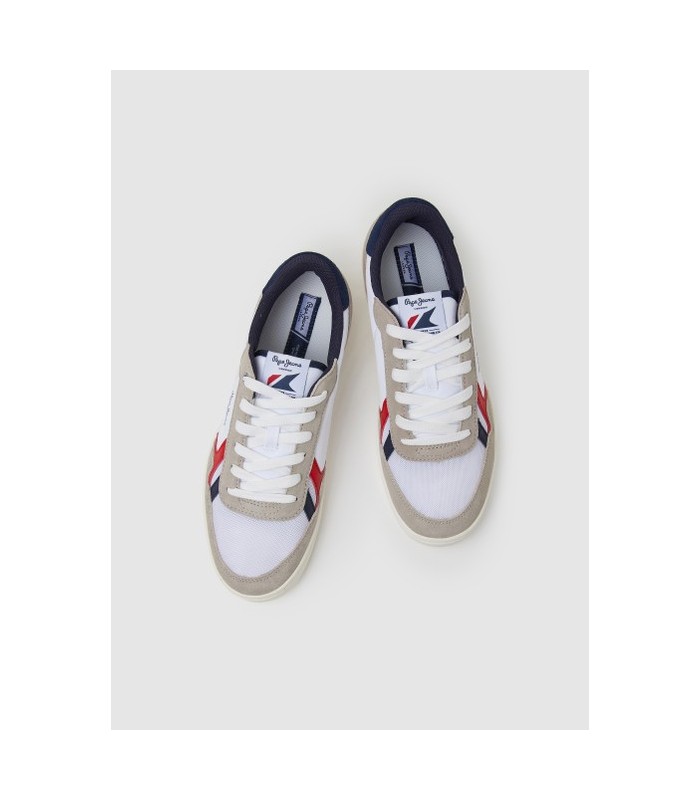 Deportivos en blanco con cordones de caballero