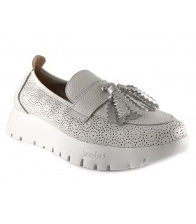 Mocasín de plataforma con borlas en color blanco 