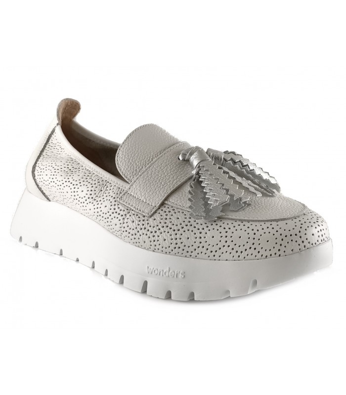 Mocasín de plataforma con borlas en color blanco 
