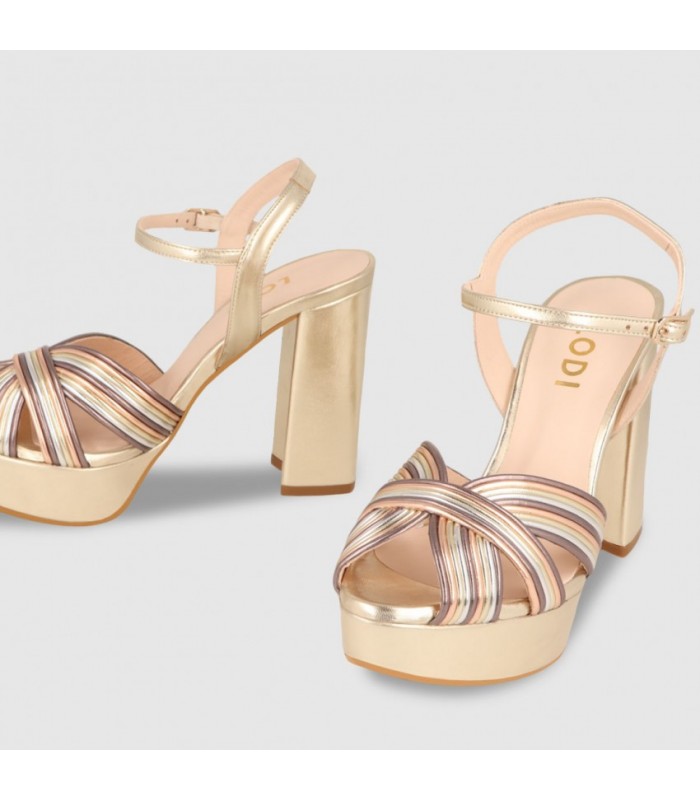 Sandalia para mujer con tacón y plataforma en color champan