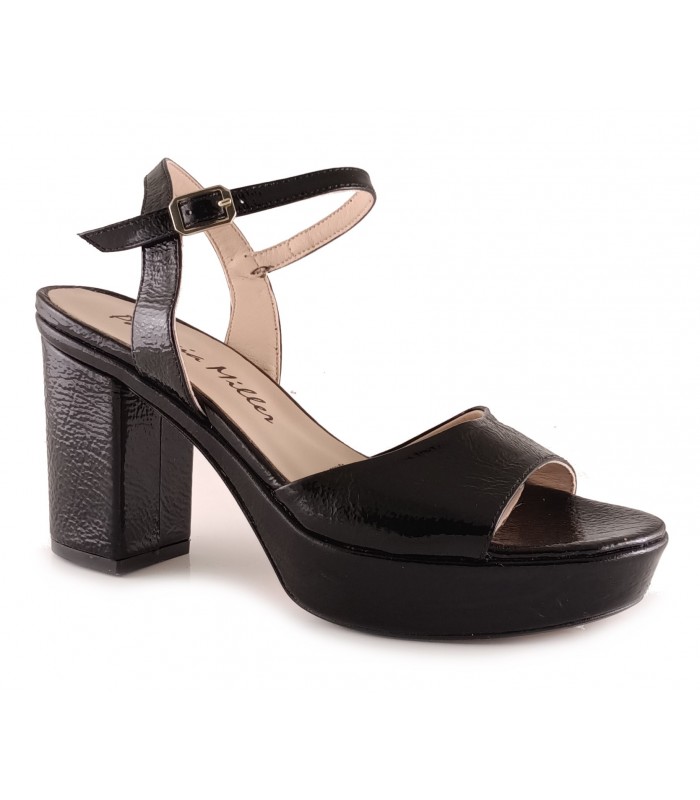 Sandalia de tacón en charol negro