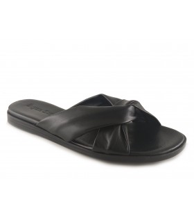 Sandalia plana en piel negra